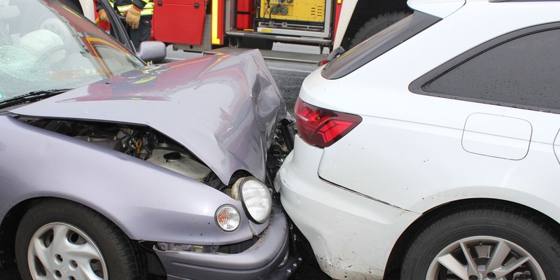 POL-COE: Lüdinghausen, Seppenrade, B474/ Drei Autos kollidiert - Foto: presseportal.de