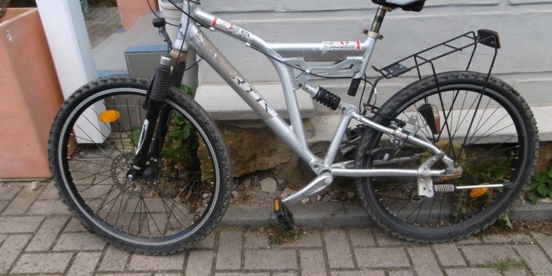 POL-HX: Rauchentwicklung auf der Autobahn bemerkt - PKW brennt völlig aus - Foto: presseportal.de