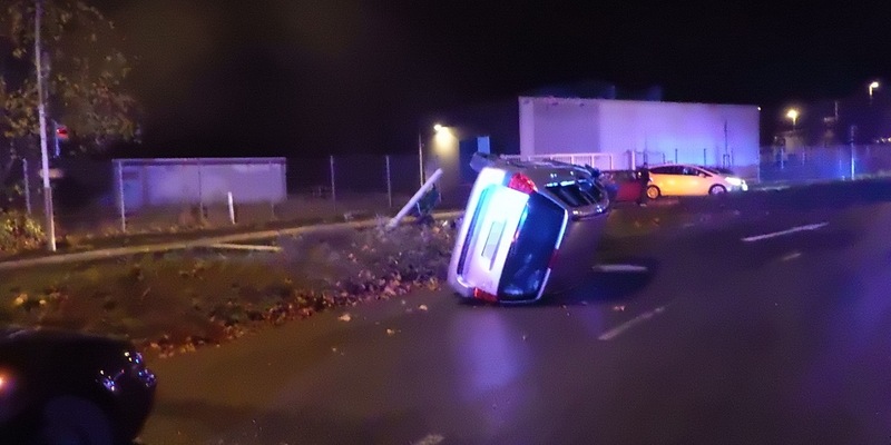 POL-HA: Alleinunfall in Haspe - 64-jährige Autofahrerin kollidiert mit Laterne und verletzt sich leicht - Foto: presseportal.de