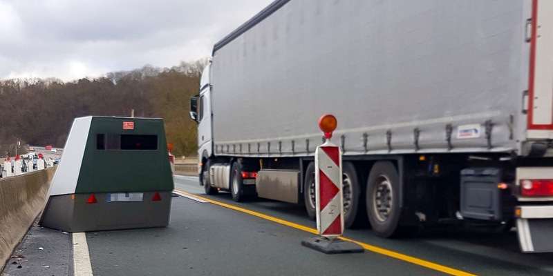 POL-OB: Ermittlungen nach Fahrzeugbrand in Oberhausen - Polizei sucht Zeugen - Foto: presseportal.de