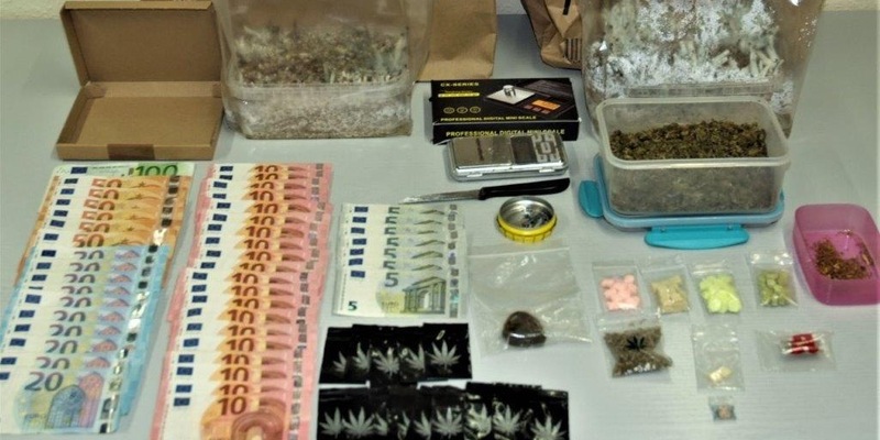 POL-E: Essen: Ermittler der BAO Aktionsplan Clan stellen Schusswaffen und Munition sicher - Foto: presseportal.de