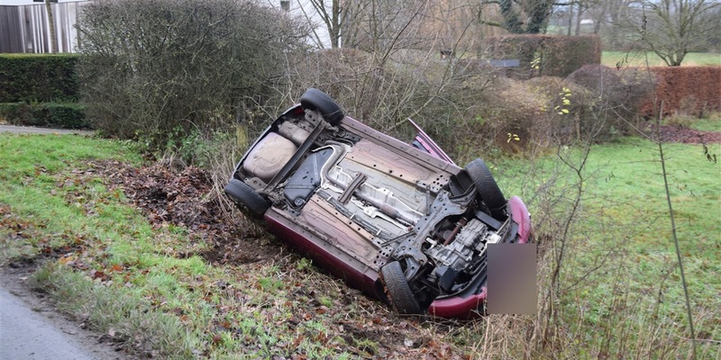 POL-HF: Verkehrsunfall - Kia fährt in Zaun - Foto: presseportal.de