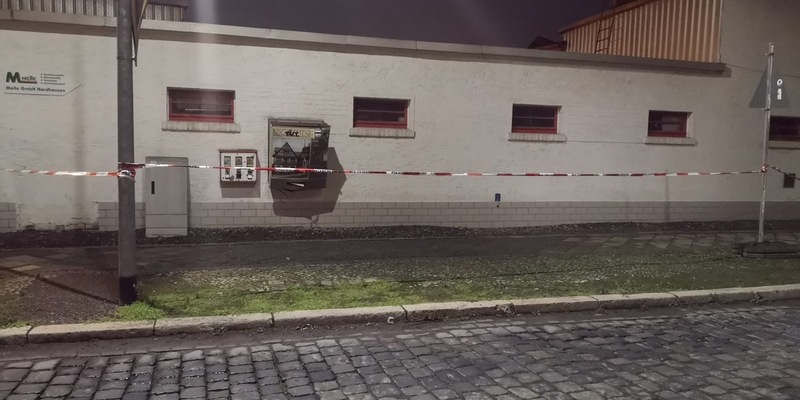 POL-WES: Rheinberg - Sprengung eines Zigarettenautomaten / Zeugen gesucht - Foto: presseportal.de