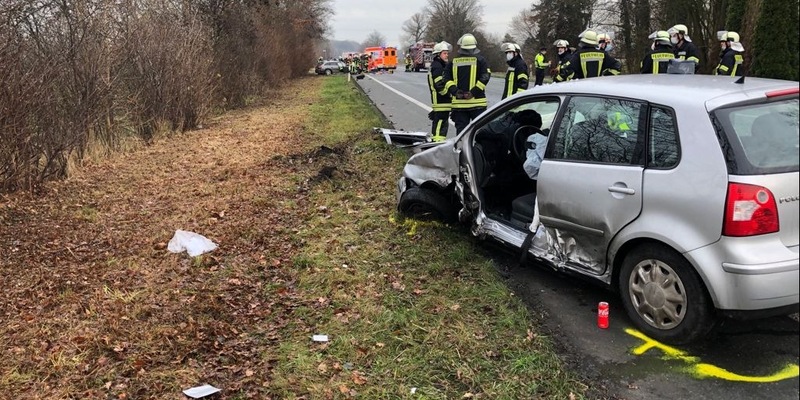 POL-OF: Flucht vor Kontrolle: Auto und Streifenwagen verunfallt; drei verletzte Stadtpolizisten - Foto: presseportal.de