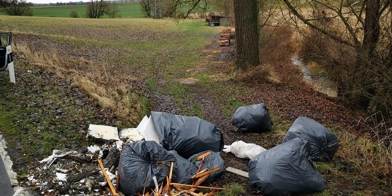 POL-NOM: Unerlaubte Ablagerung von Bauschutt zwischen Voldagsen und der B 64 - Foto: presseportal.de