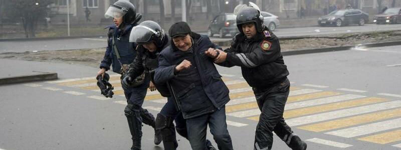 Proteste in Kasachstan - Foto: Vladimir Tretyakov/AP/dpa