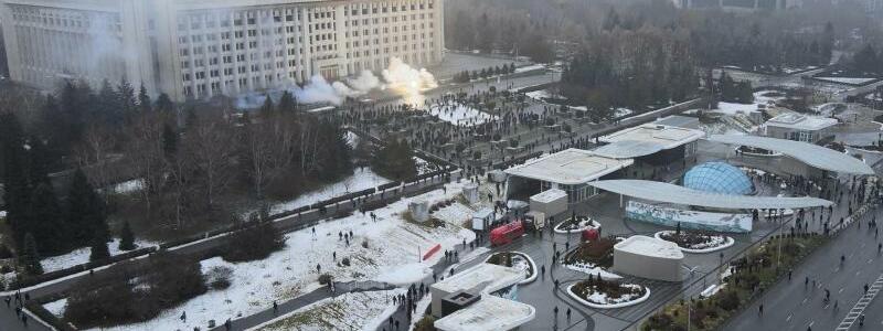 Protest vor dem Rathaus - Foto: Yan Blagov/AP/dpa