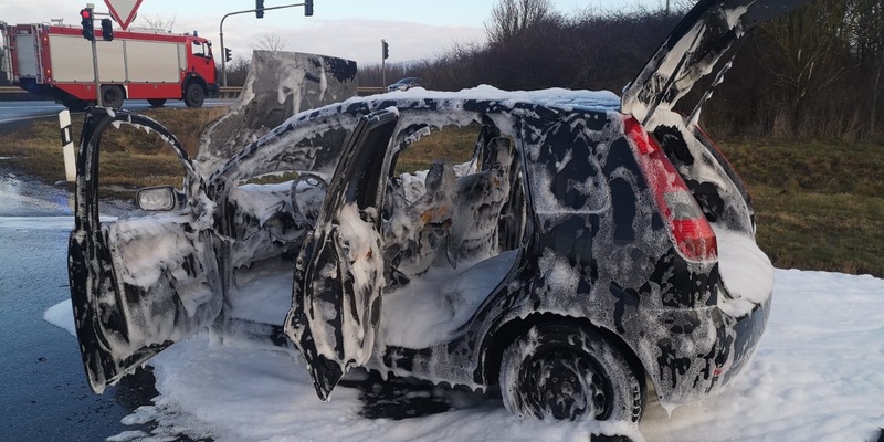 POL-VDMZ: PKW brennt auf Autobahn - Foto: presseportal.de