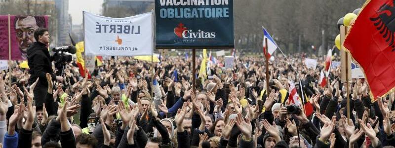Coronaprotest - Foto: Olivier Matthys/AP/dpa