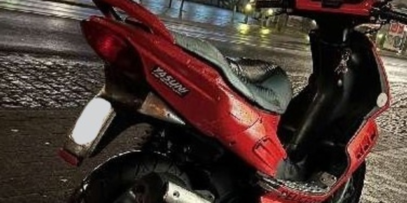 FW Ratingen: Fahrzeug geht nach Verkehrsunfall in Flammen auf - Feuerwehr Ratingen im Einsatz - Foto: presseportal.de