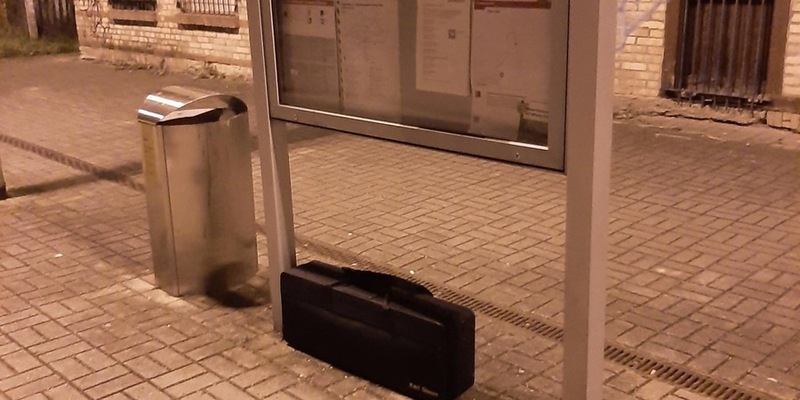 BPOLI MD: Abgestellter Reisekoffer, der vermutlich aus Diebstahlshandlung stammt, führt zu Polizeieinsatz eines Sprengstoffspürhundes - Foto: presseportal.de