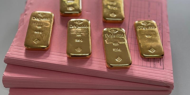 HZA-SI: Goldiges zu Weihnachten - Zoll entdeckt Gold in der Handtasche - Foto: presseportal.de