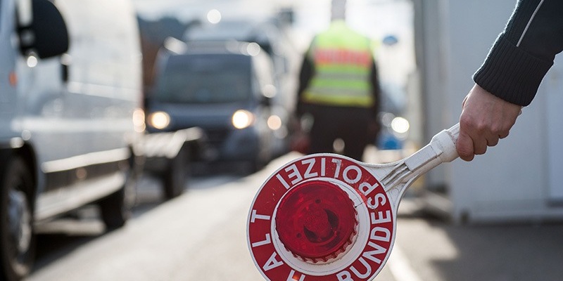 Bundespolizeidirektion München: Besuch bei der Großmutter - mit Reizwäsche im Gepäck? / Bundespolizei entdeckt unter BH Ausweiskopie mit falscher Identität - Foto: presseportal.de