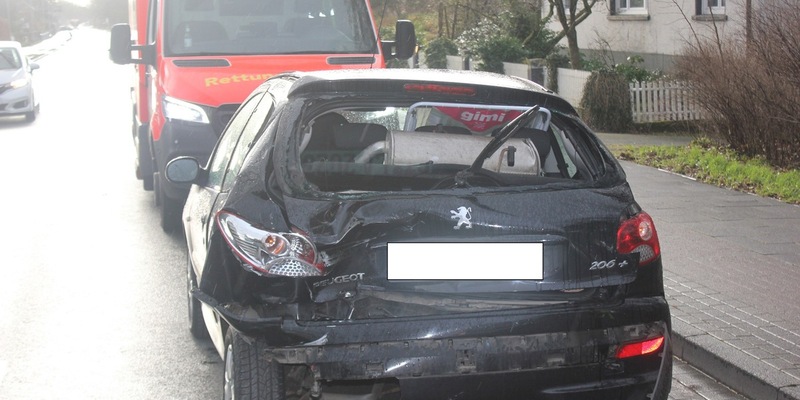 POL-OB: Ein Auffahrunfall ergibt zwei Mal Totalschaden - Foto: presseportal.de