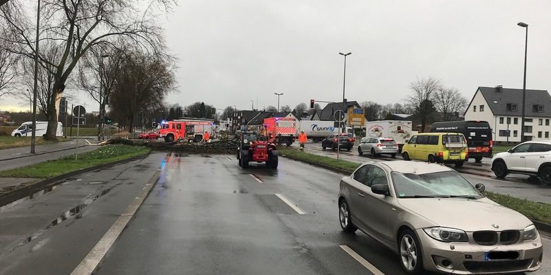 FW Alpen: Besuch von der Bönninghardt - Schule - Foto: presseportal.de