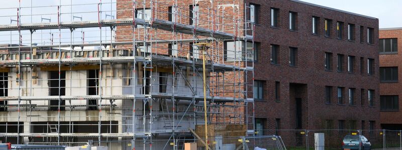 Bundesregierung, Bau- und Wohnungswirtschaft suchen Wege zu mehr bezahlbarem Wohnraum in Deutschland. - Foto: Julian Stratenschulte/dpa