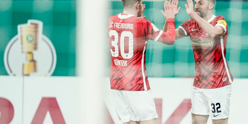 Hatte einen schweren Stand: SC-Mittelstürmer Michael Gregoritsch (r). - Foto: Uwe Anspach/dpa