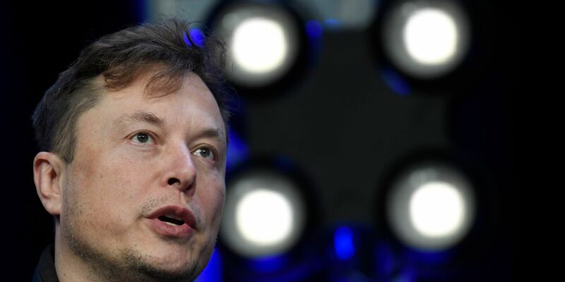 Elon Musk, der bei OpenAI nach wenigen Jahren ausgeschieden ist, kritisiert das Unternehmen schon lange. - Foto: Susan Walsh/AP/dpa
