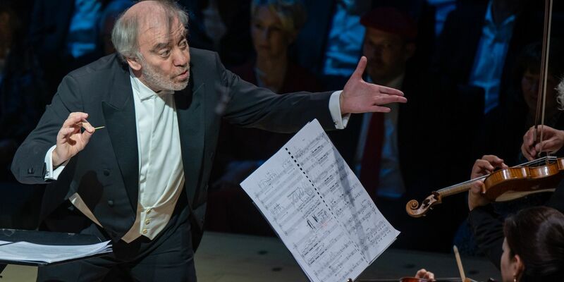 Gergijew, der zusätzlich zum Mariinski-Theater in St. Petersburg seit 2023 auch das renommierte Bolschoi-Theater in Moskau leitet, gilt seit Jahren als prominenter Unterstützer Putins. (Archivbild) - Foto: Peter Kneffel/dpa