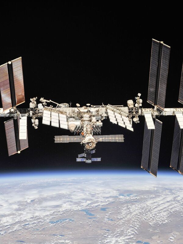 Ein ausrangiertes Batteriepaket der ISS fliegt drei Jahren um die Erde.