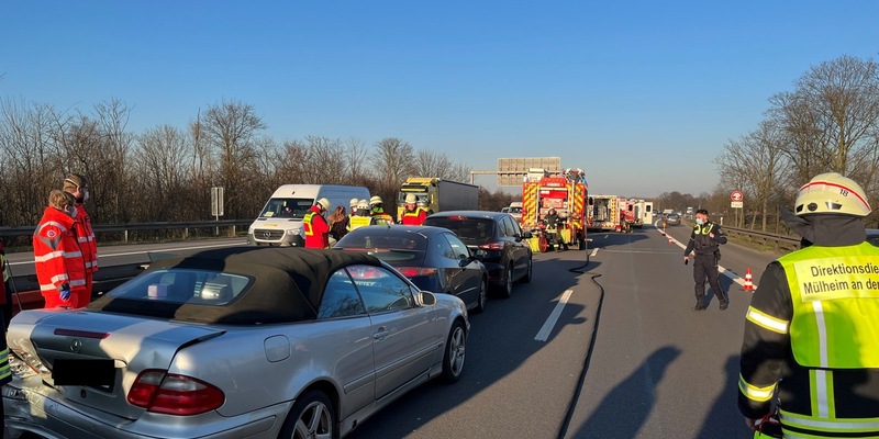 FW-MH: FW-MH: Verkehrsunfall auf der Autobahn A40 - Foto: presseportal.de