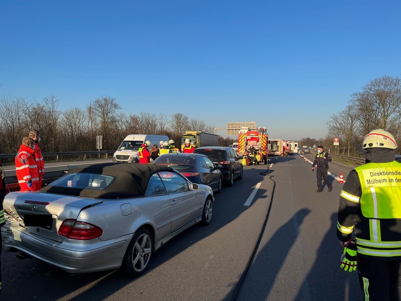 FW-MH: FW-MH: Verkehrsunfall auf der Autobahn A40 - Foto: presseportal.de