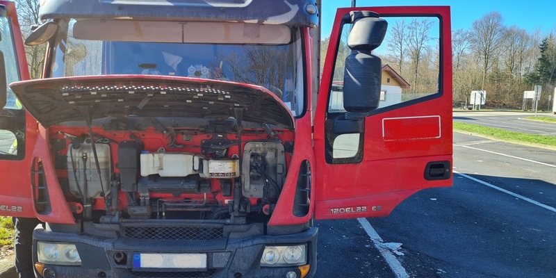 Mittelhessen: Herborn/A45: Lkw auf Lkw, auf Lkw - oder: wie man nicht beladen sollte - Foto: presseportal.de