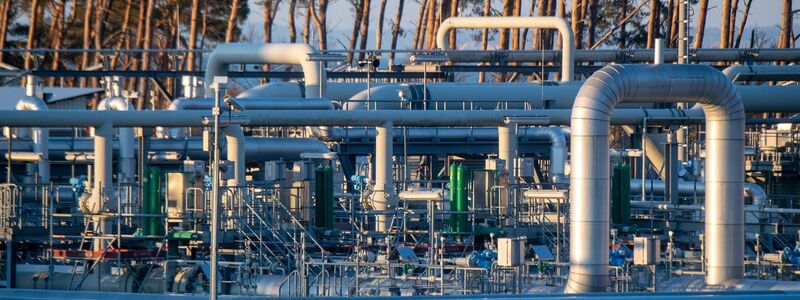 Rohrsysteme und Absperrvorrichtungen in der Gasempfangsstation der Ostseepipeline Nord Stream 1 in Lubmin. - Foto: Stefan Sauer/dpa