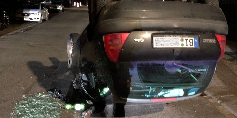 BPOLI LUD: Betrunken an der Autobahn-Kontrollstelle vorbeigerast, bei Elstra Unfall verursacht und dabei Dienstwagen beschädigt - Foto: presseportal.de