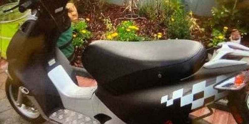 LPI-NDH: Polizei sucht Besitzer dieses Rollers - Foto: presseportal.de