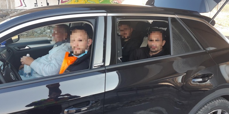 BPOLD-B: Bundespolizei deckt Schleusung von 24 Personen in einem Transporter auf - Foto: presseportal.de