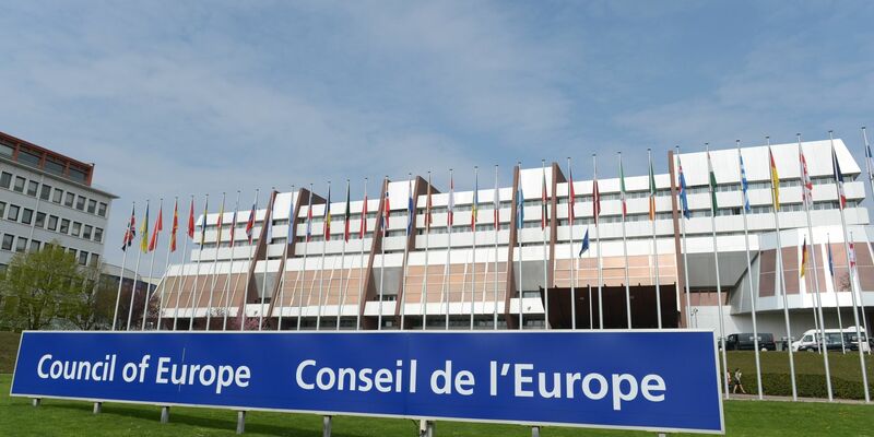 Der Europarat hat seinen Hauptsitz in Straßburg. Zu den 46 Mitgliedern gehören alle Länder der EU, aber auch Großbritannien oder die Türkei. - Foto: Rainer Jensen/dpa
