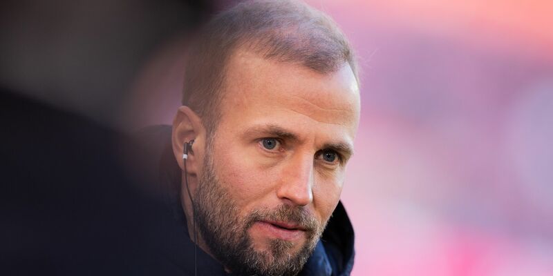 Trainer Sebastian Hoeneß und der VfB Stuttgart treffen am Mittwoch auf Atalanta Bergamo. - Foto: Rolf Vennenbernd/dpa