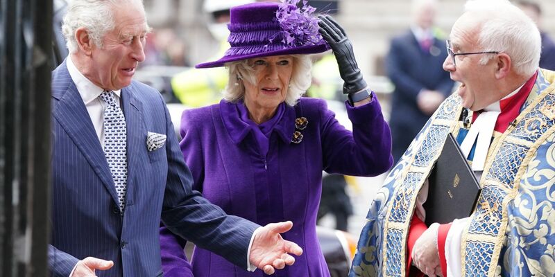 König Charles III. und Königin Camilla nehmen an der jährlichen Zeremonie des Hosenbandordens («Order of the Garter») in der St. George's Chapel teil. - Foto: Yui Mok/PA Wire/dpa