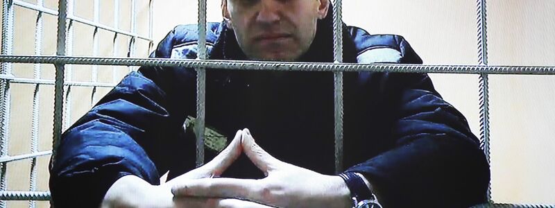 Alexej Nawalny ist während einer Gerichtsverhandlung per Video aus dem Gefängnis zugeschaltet (Archivbild). - Foto: Evgeny Feldman/Meduza/AP/dpa