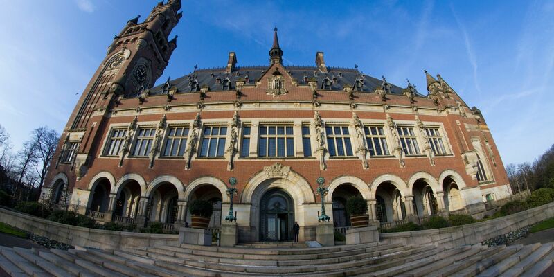 Am Internationalen Gerichtshof (IGH) in Den Haag muss sich Israel für seinen umstrittenen Militäreinsatz in Rafah rechtfertigen. Das höchste UN-Gericht verhandelt über einen Antrag Südafrikas. - Foto: Peter Dejong/AP/dpa