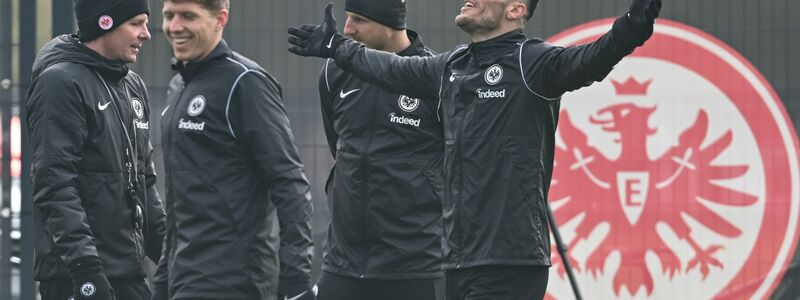 Eintracht Frankfurt muss am Abend in der Champions League in Neapel antreten. - Foto: Arne Dedert/dpa