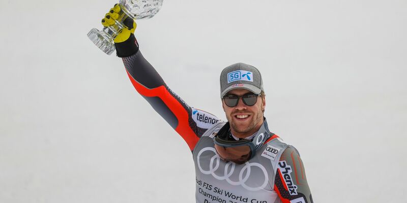 Aleksander Aamodt Kilde wird nach seinem Sturz in der Lauberhorn-Abfahrt versorgt. - Foto: Alessandro Trovati/AP/dpa