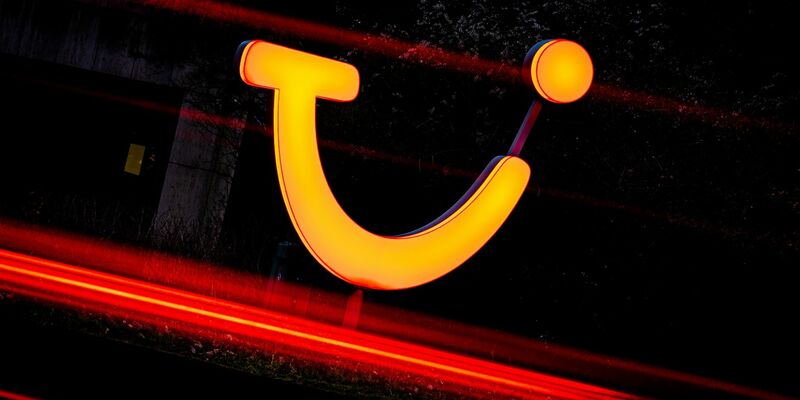 In Großbritannien verwendet der Reisekonzern Tui in seiner App ChatGPT. - Foto: Moritz Frankenberg/dpa