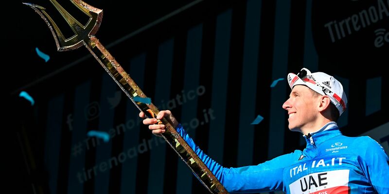 Ist beim Giro nicht zu schlagen: Tadej Pogacar (l). - Foto: Fabio Ferrari/LaPresse/AP/dpa