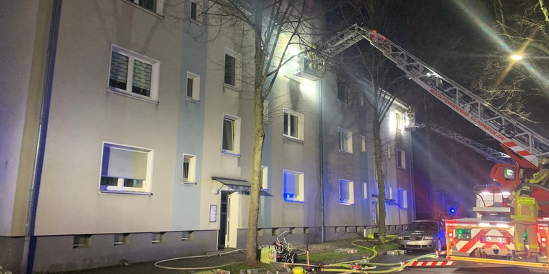 Feuerwehr Weeze: Großbrand bei Kartoffelgroßhändler - Foto: presseportal.de