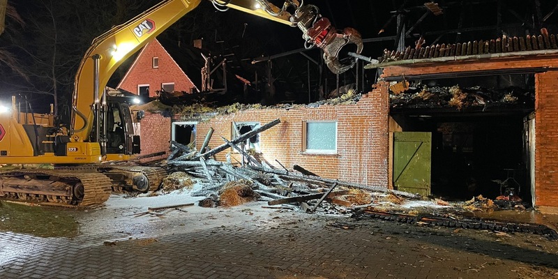 FF Goch: Garage im Vollbrand - Übergreifen konnte verhindert werden - Foto: presseportal.de