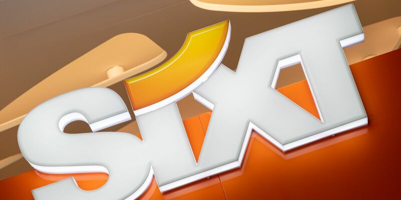 Sixt hat seinen Gewinn massiv gesteigert. (Archivbild) - Foto: Peter Kneffel/dpa