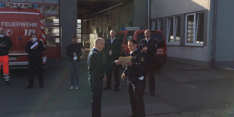 FW Alpen: Verkehrsunfall mit eingeschlossener Person - Foto: presseportal.de