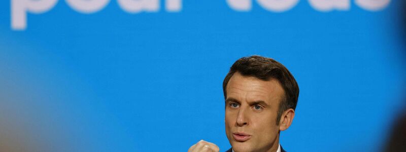 Emmanuel Macron hat im Fernsehen angekündigt die Nationalversammlung aufzulösen und für den 30. Juni 2024 Neuwahlen anzusetzen. - Foto: Ludovic Marin/AFP/dpa