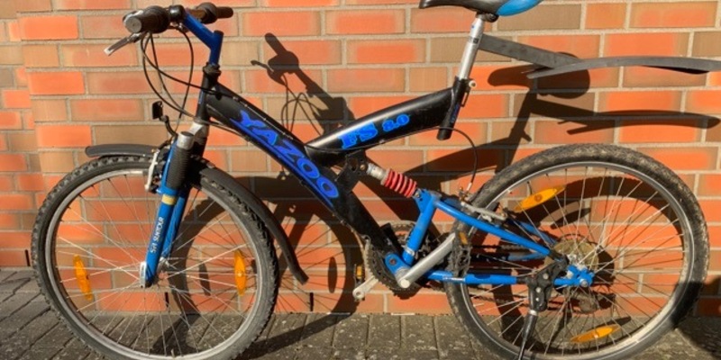 POL-ROW: ++ Opel kollidiert mit Stein - 51-jährige Frau verletzt ++ Polizei schnappt Fahrraddiebe ++ Buntes Kinderrad wartet bei der Polizei auf kleinen Besitzer ++ Werkzeug aus Transporter gestohlen ++ - Foto: presseportal.de