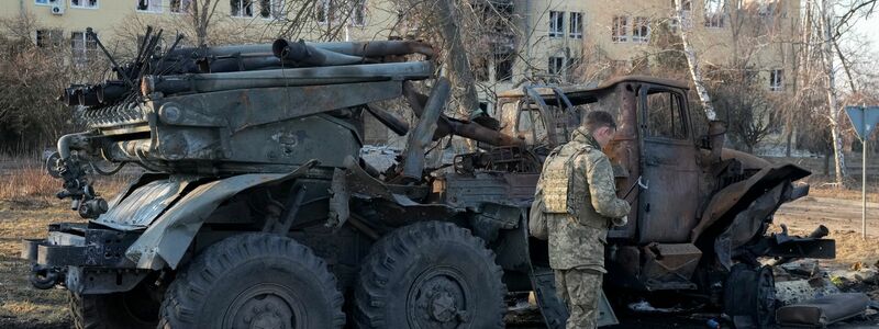 In mehreren Regionen der Ukraine wurde am frühen Sonntagabend Luftalarm ausgelöst. - Foto: Efrem Lukatsky/AP/dpa