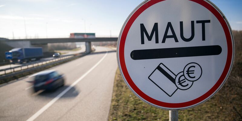 Die geplatzte Pkw-Maut kostet den Bund 243 Millionen. - Foto: Jens Büttner/zb/dpa