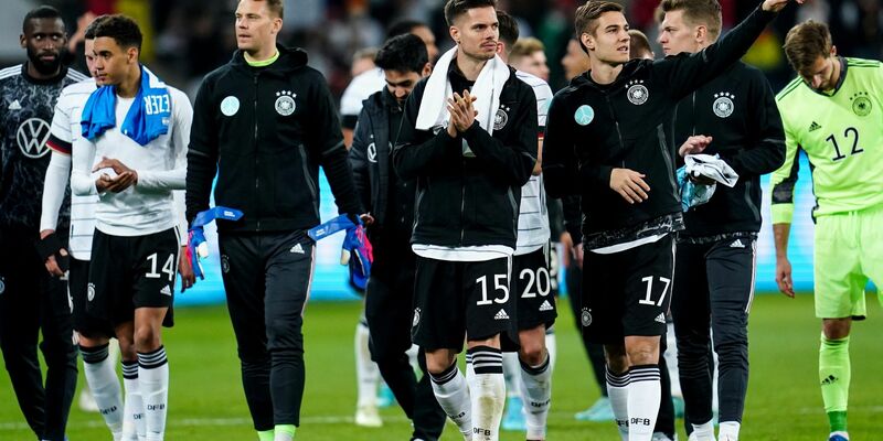 Die DFB-Frauen treten gegen Island an. - Foto: Uwe Anspach/dpa