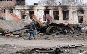 Eine schlagkräftige Armee dürfte für die Ukraine die stärkste Sicherheitsgarantie sein. (Archivbild) - Foto: Efrem Lukatsky/AP/dpa